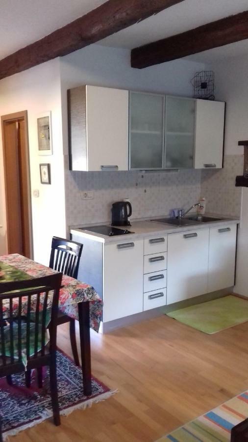 Apartmaji Pri Zivcovih Dutovlje ภายนอก รูปภาพ